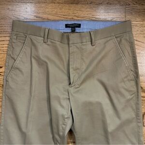 Banana Republic Kentfield Khakis Slim Fit EUC 33 x 32